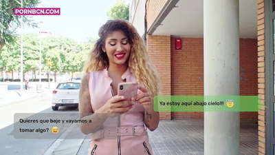 ခင်ပွန်းအလုပ်လုပ်နေစဉ် သစ္စာမဲ့ဇနီးသည် ငယ်ရွယ်သောချစ်သူကို အပြင်းအထန် ရိုက်နှက်တော့မည်။ နို့သီးခေါင်းနှင့် ဖင်ကြီးဖြင့် လက်တင်နာ။ Venus Aphrodite။